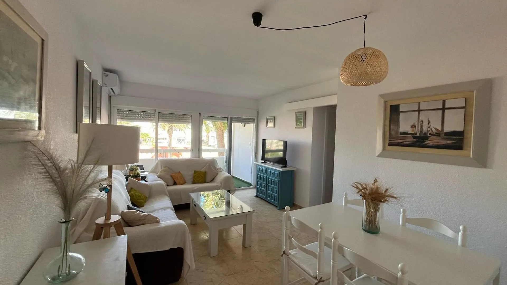 Lovely 2 Bedroom Apartment Near The Beach
